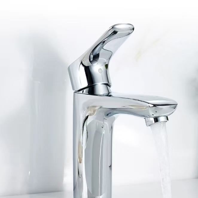 တောက်ပသော ငွေရောင် Arc-shaped Single-Handle Faucet